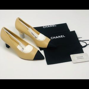 Chanel lambskin & grosgrain biege & black pump